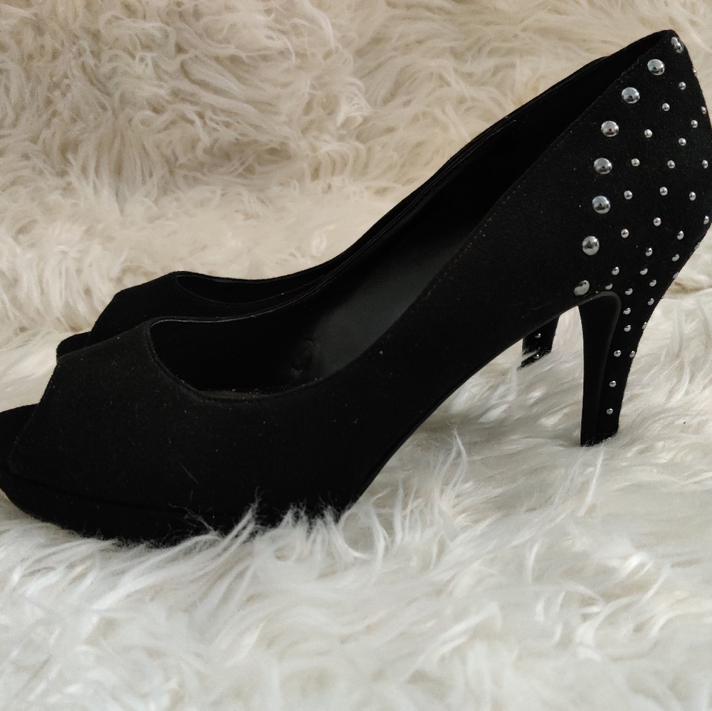 Black heels size 9